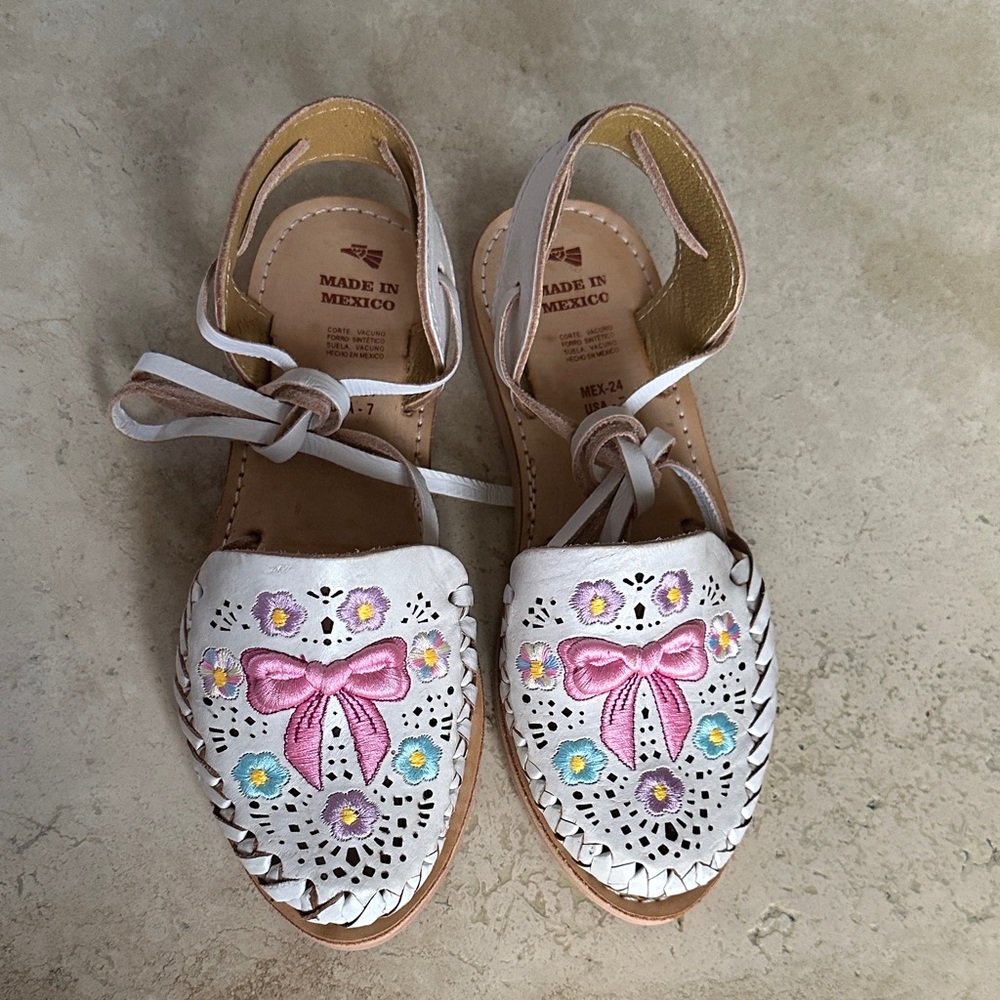 White Leather Women’s Shoes with Pink Bow